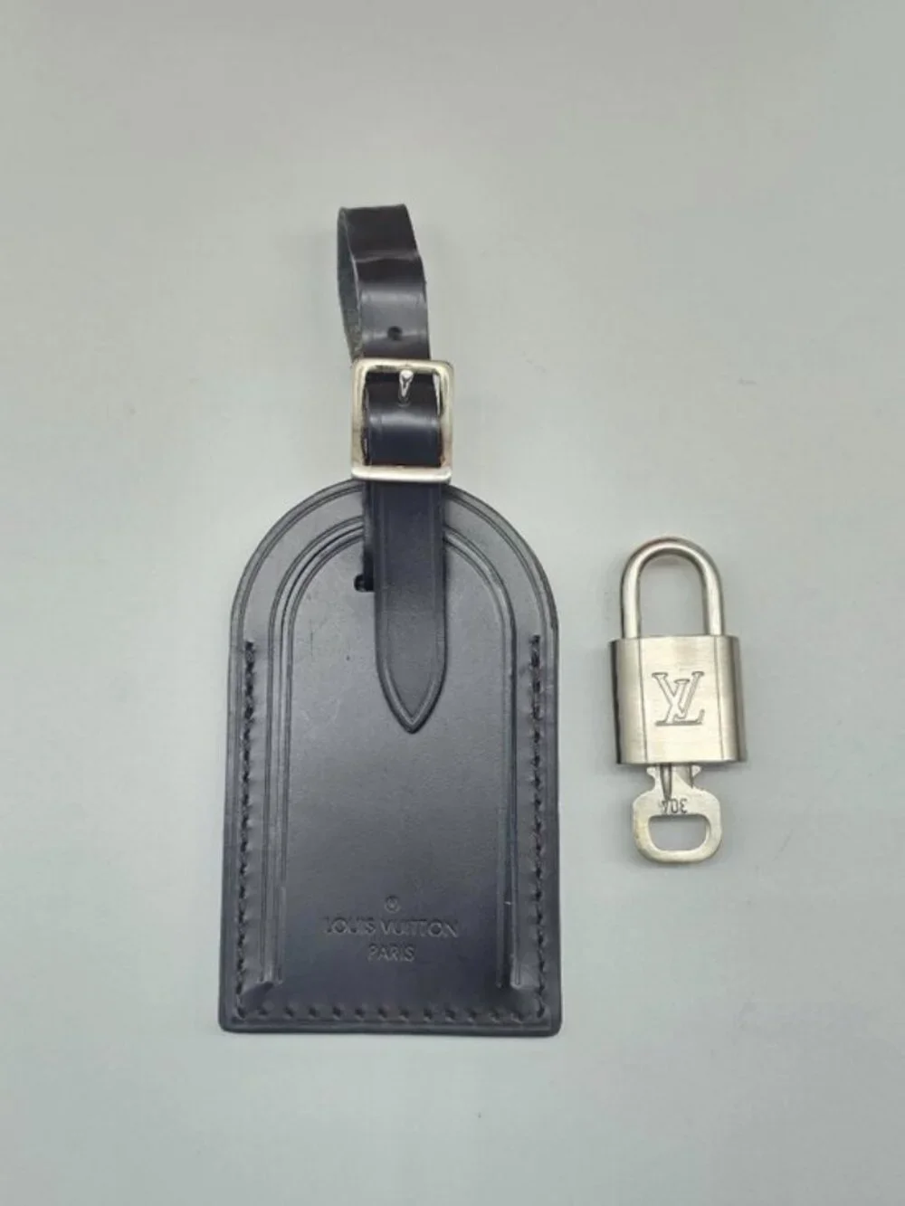 Authentic Louis Vuitton Black Luggage Tag Silver LV Padlock Key & Box